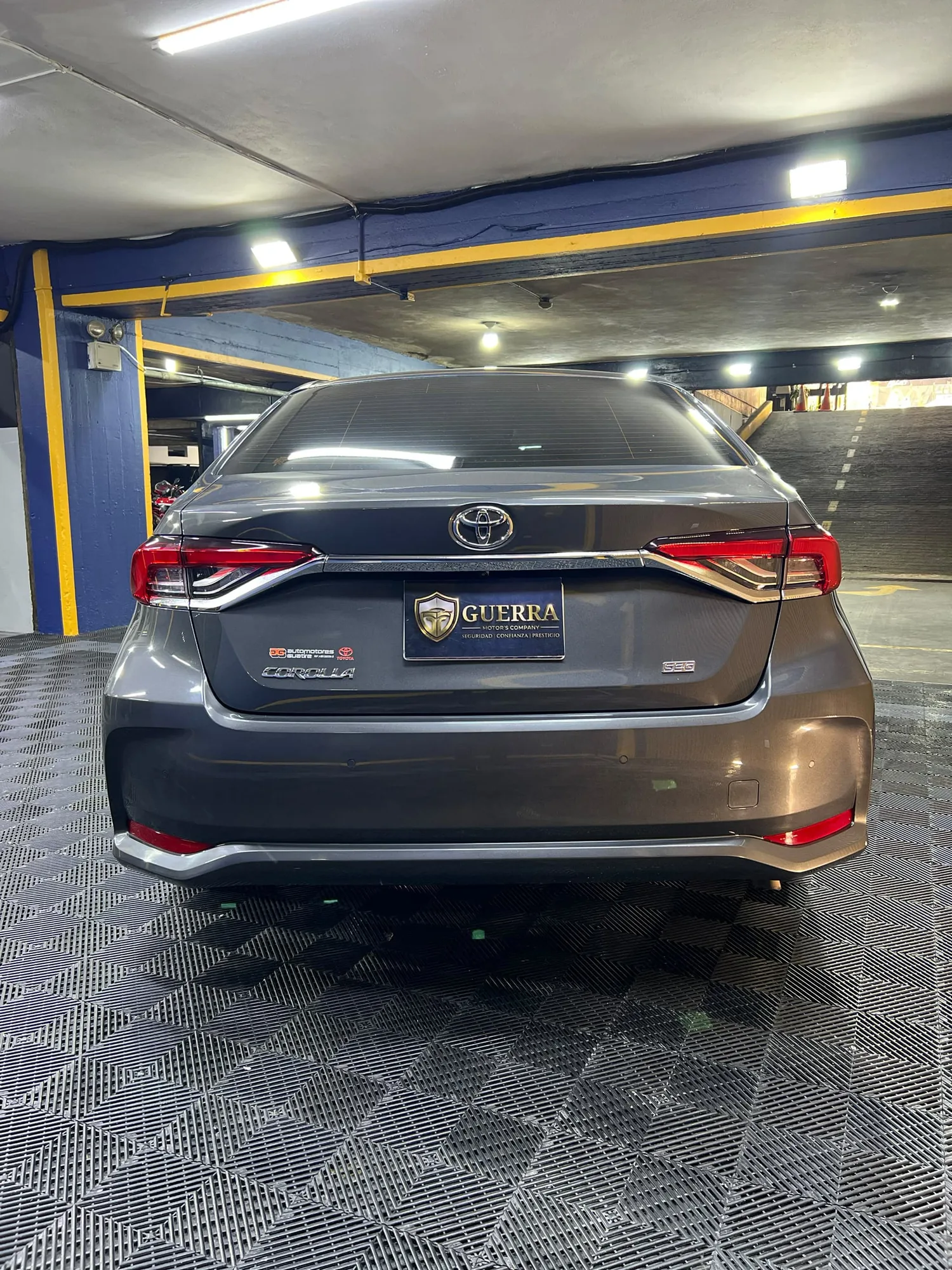 Sedán Toyota Corolla 2025 SEG en Caracas — foto 4