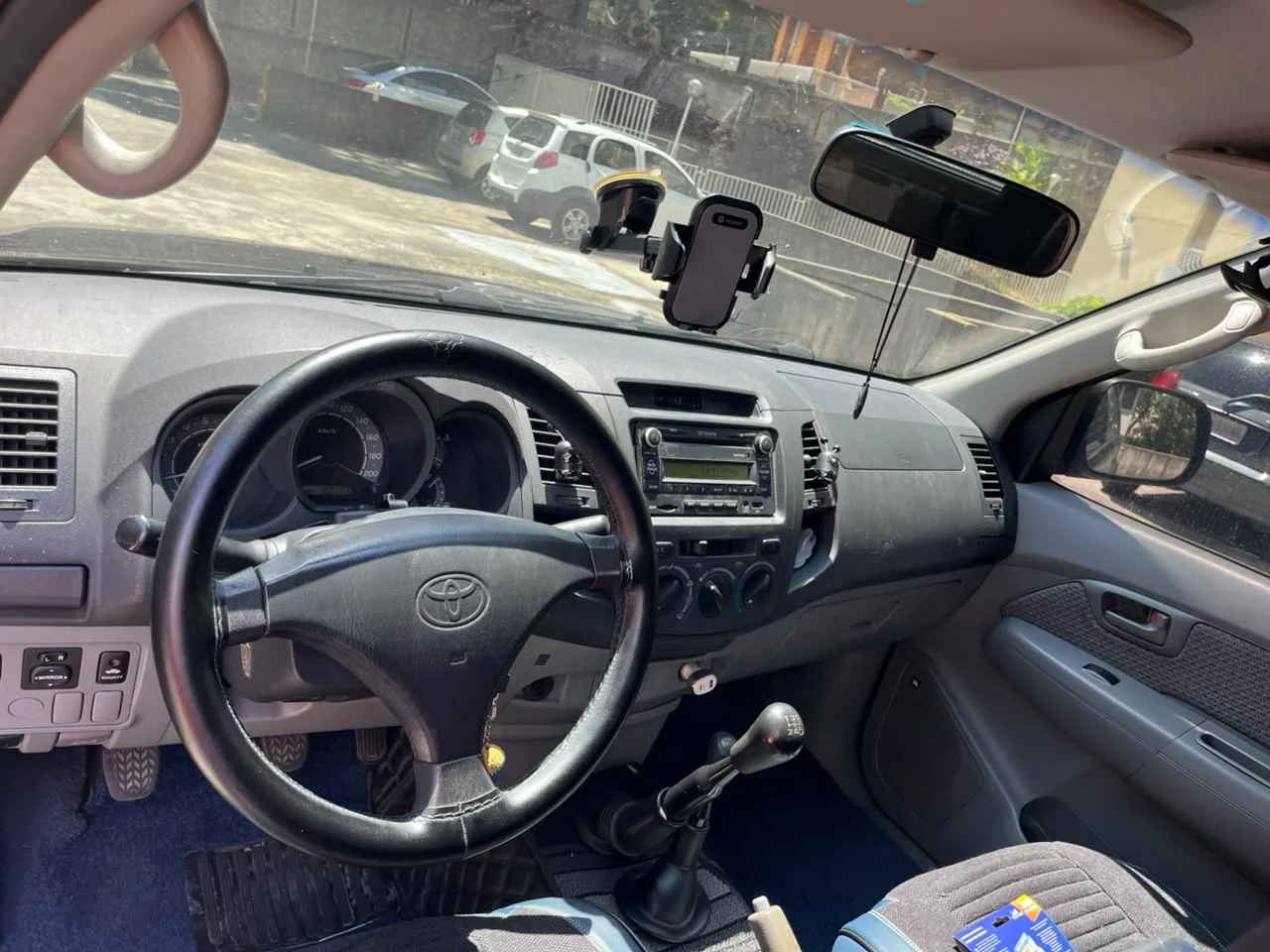 Camioneta Toyota Hilux 2011 2.7 sinconica en Chacao — foto 6