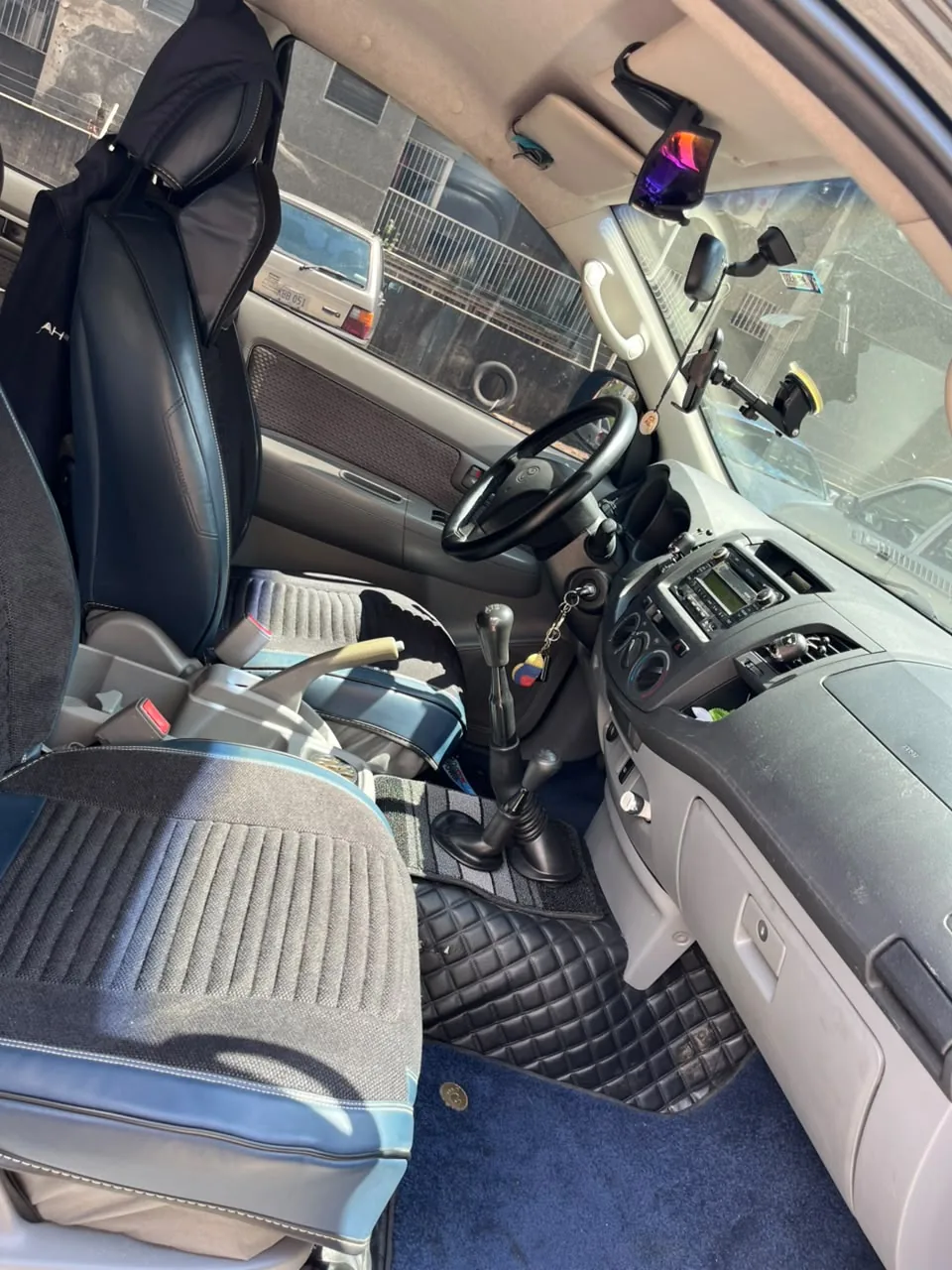 Camioneta Toyota Hilux 2011 2.7 sinconica en Chacao — foto 7