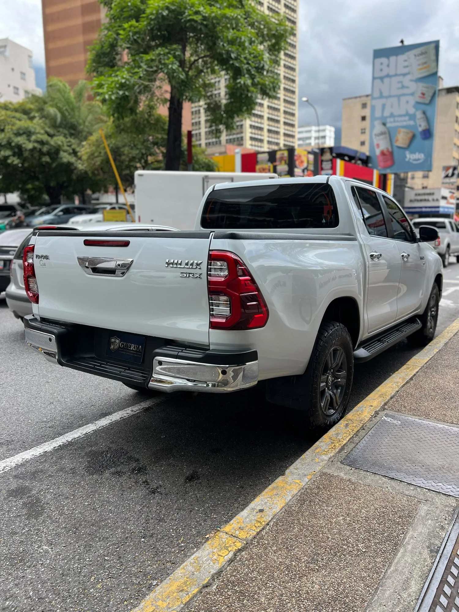 Pickup Toyota Hilux 2023 SRX en Caracas — foto 3