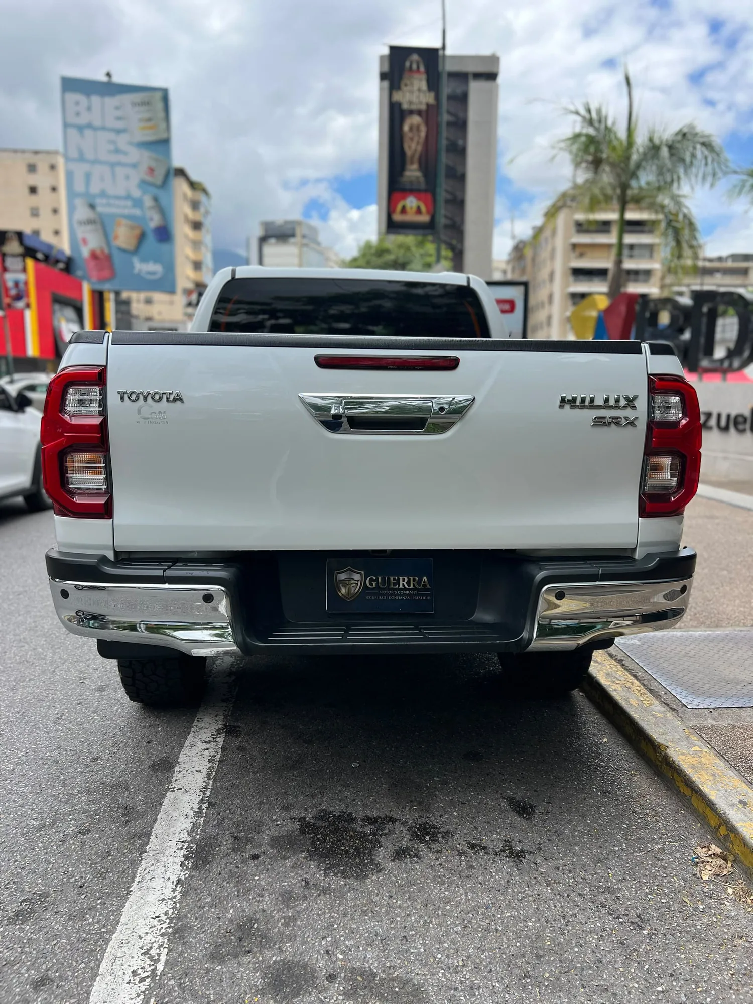 Pickup Toyota Hilux 2023 SRX en Caracas — foto 5