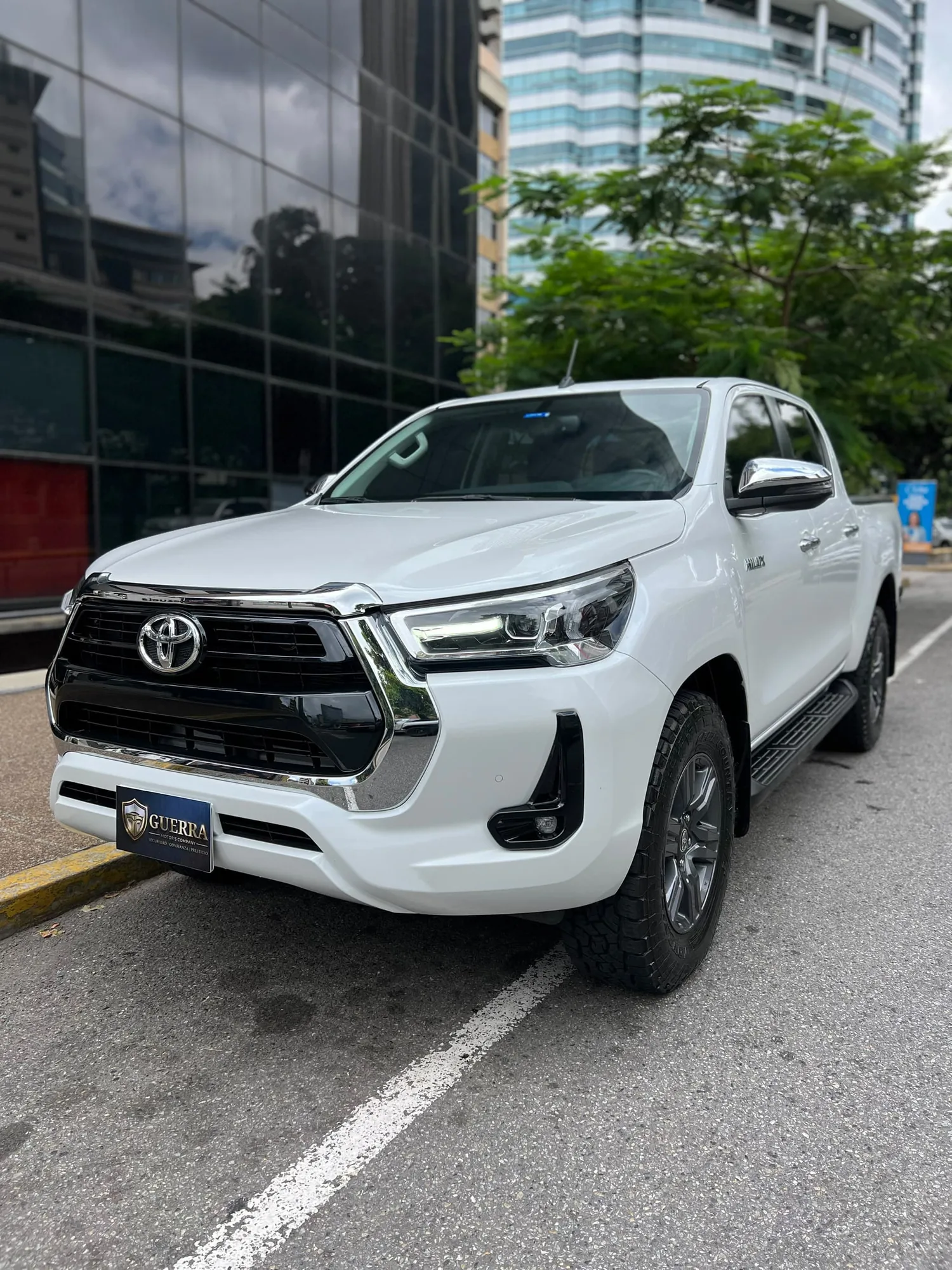 Pickup Toyota Hilux 2023 SRX en Caracas — foto 6