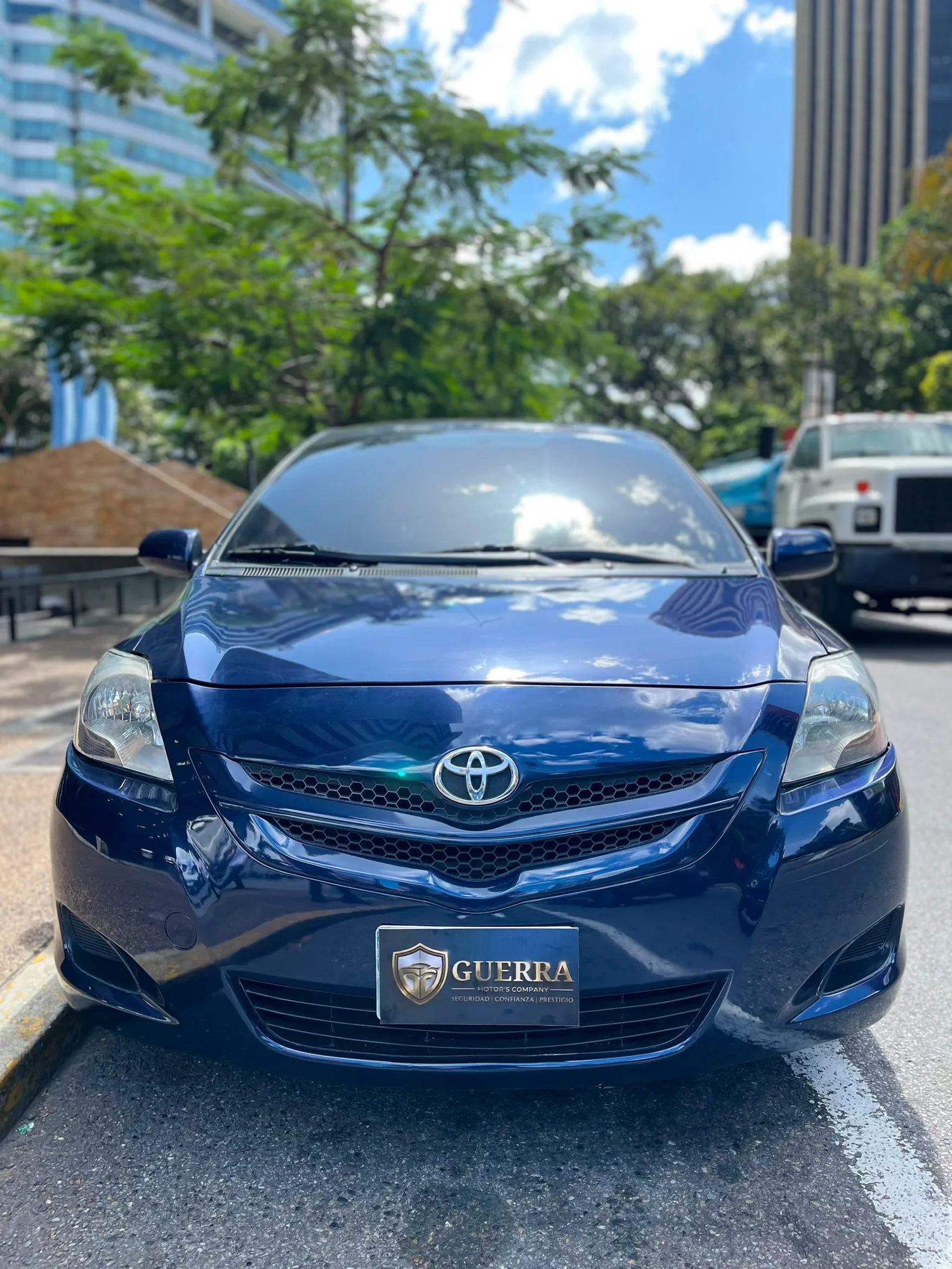 Sedán Toyota Yaris 2007 en Caracas — foto 2