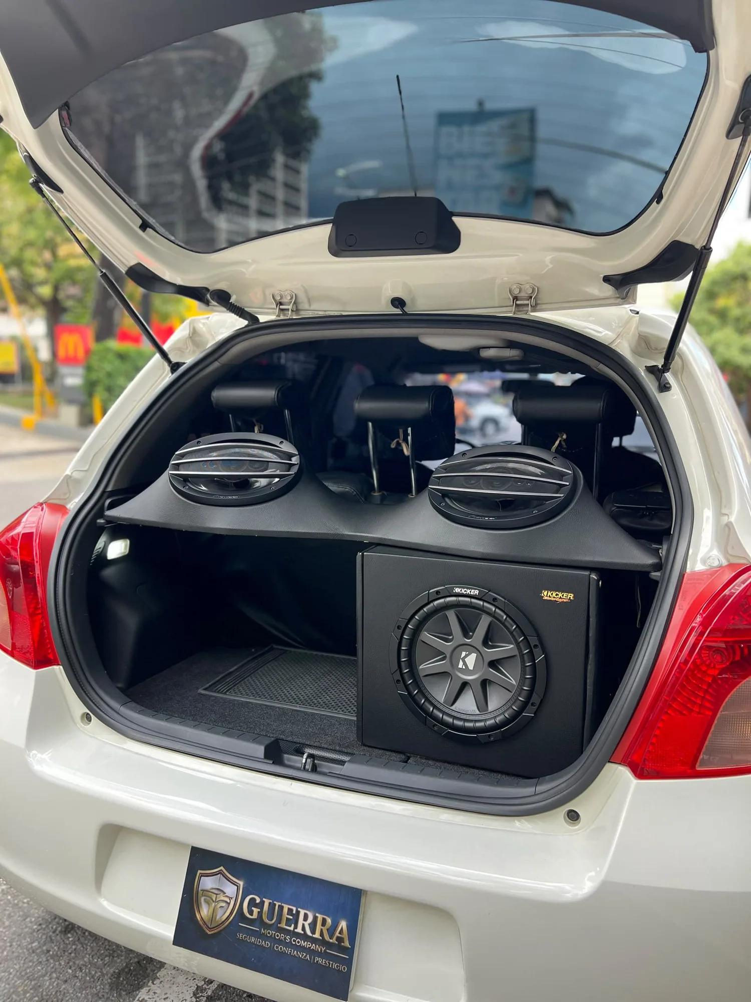 Hatchback Toyota Yaris 2007 en Caracas — foto 7