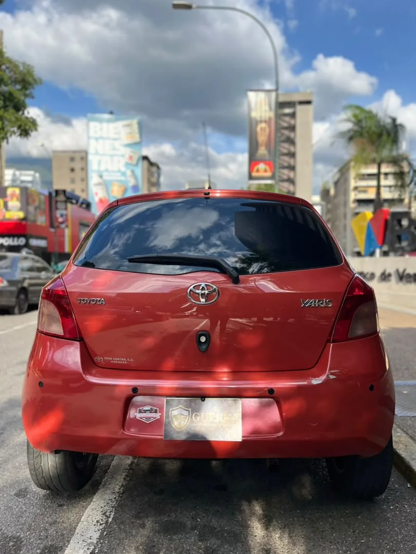 Toyota Yaris 2007 en Caracas — foto 2