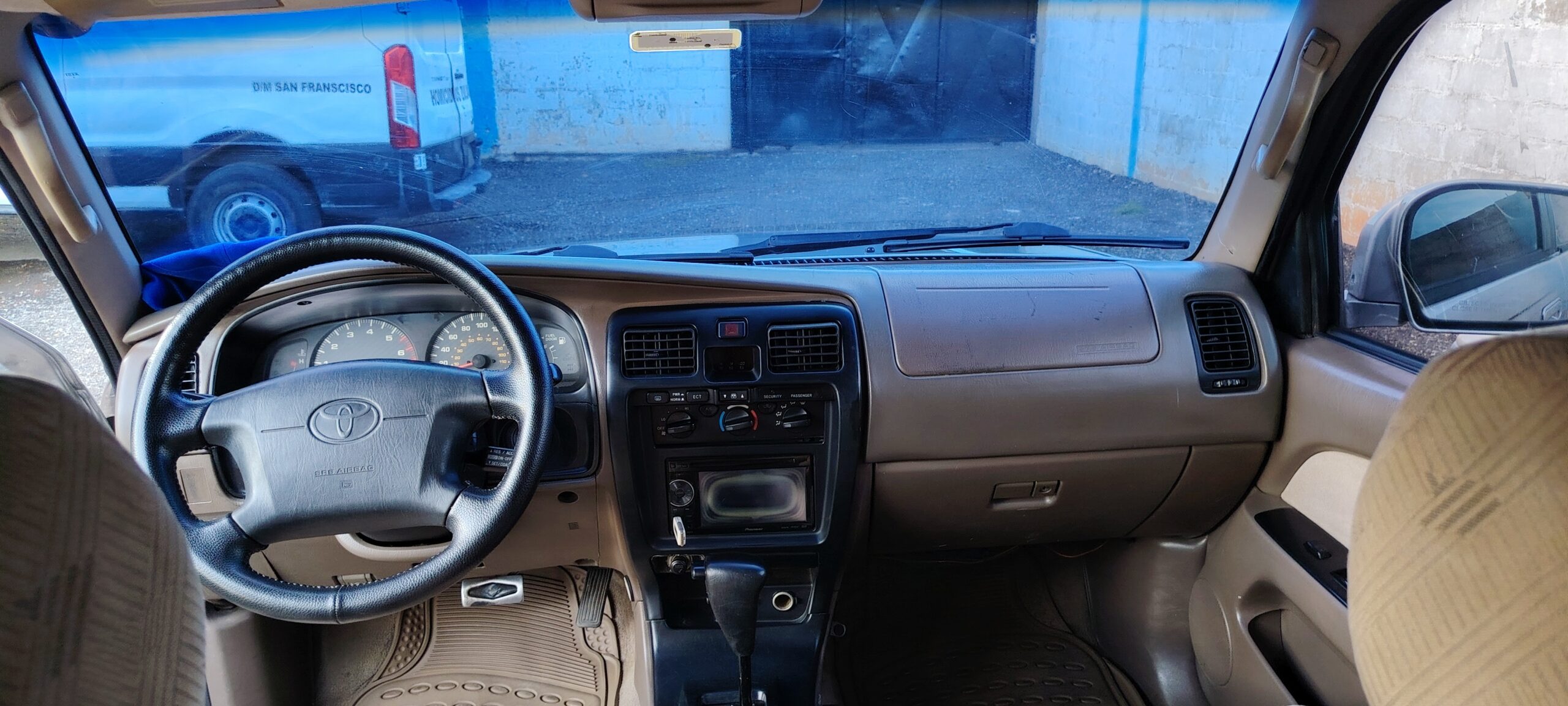 Toyota 4Runner 2001 Beige Maracaibo