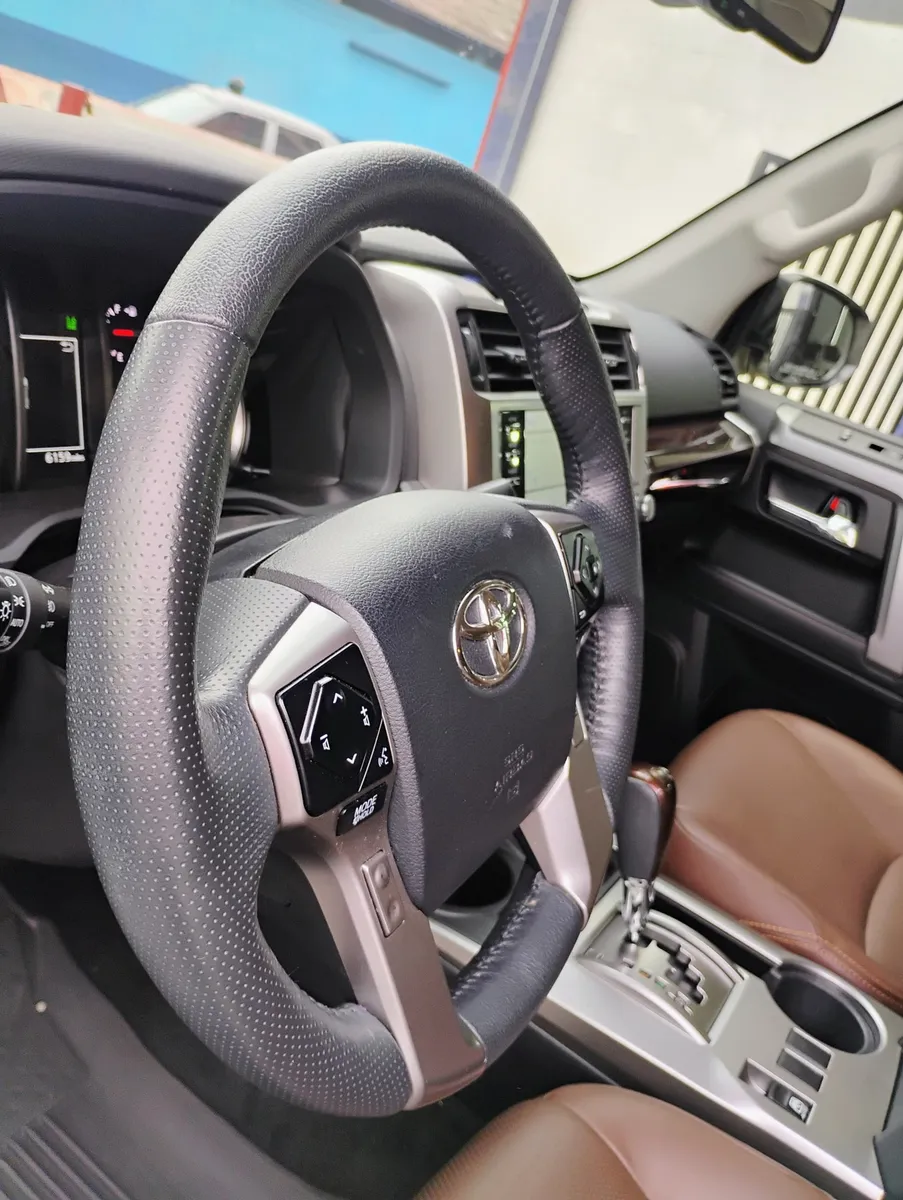 2023 Camioneta toyota 4runner blanco10