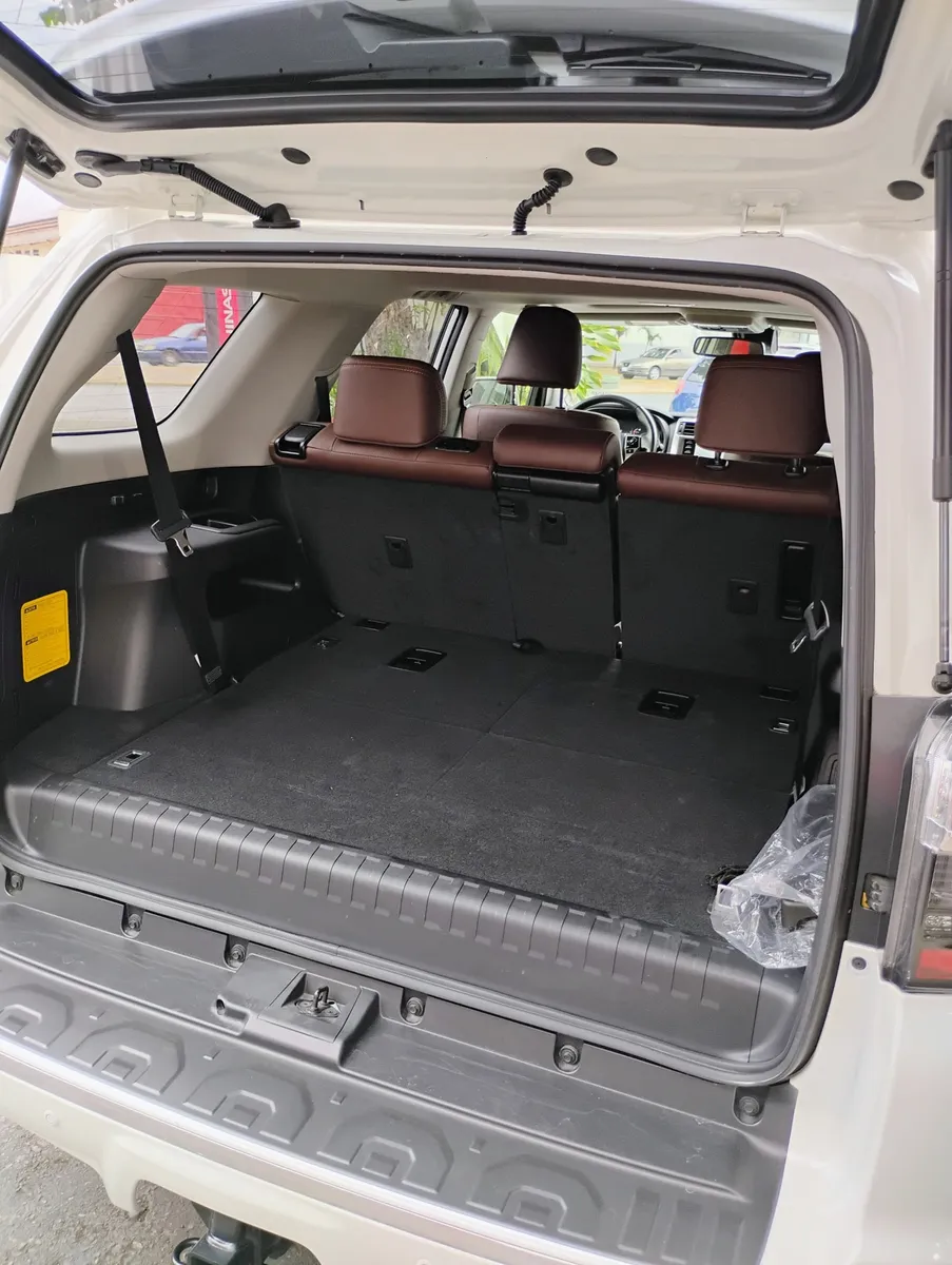 2023 Camioneta toyota 4runner blanco5