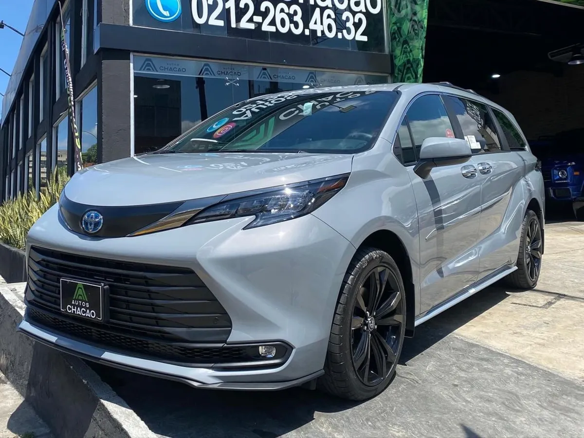 Toyota Sienna XLE 2024 Plateado Caracas