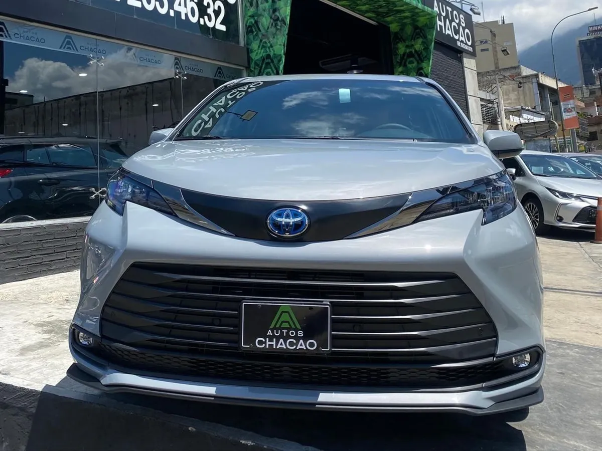 Toyota Sienna XLE 2024 Plateado Caracas
