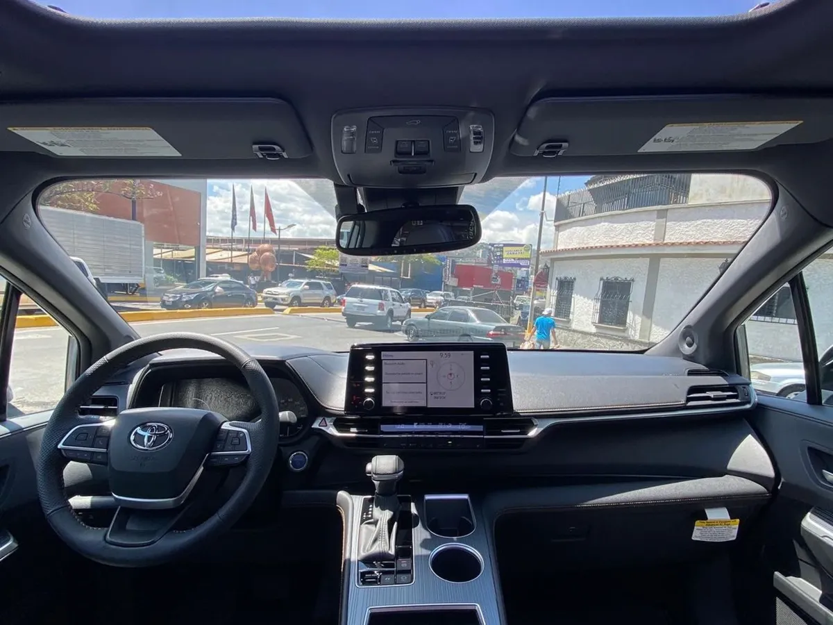Toyota Sienna XLE 2024 Plateado Caracas