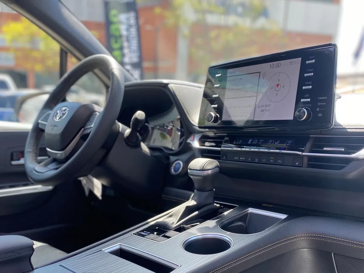 Toyota Sienna XLE 2024 Plateado Caracas