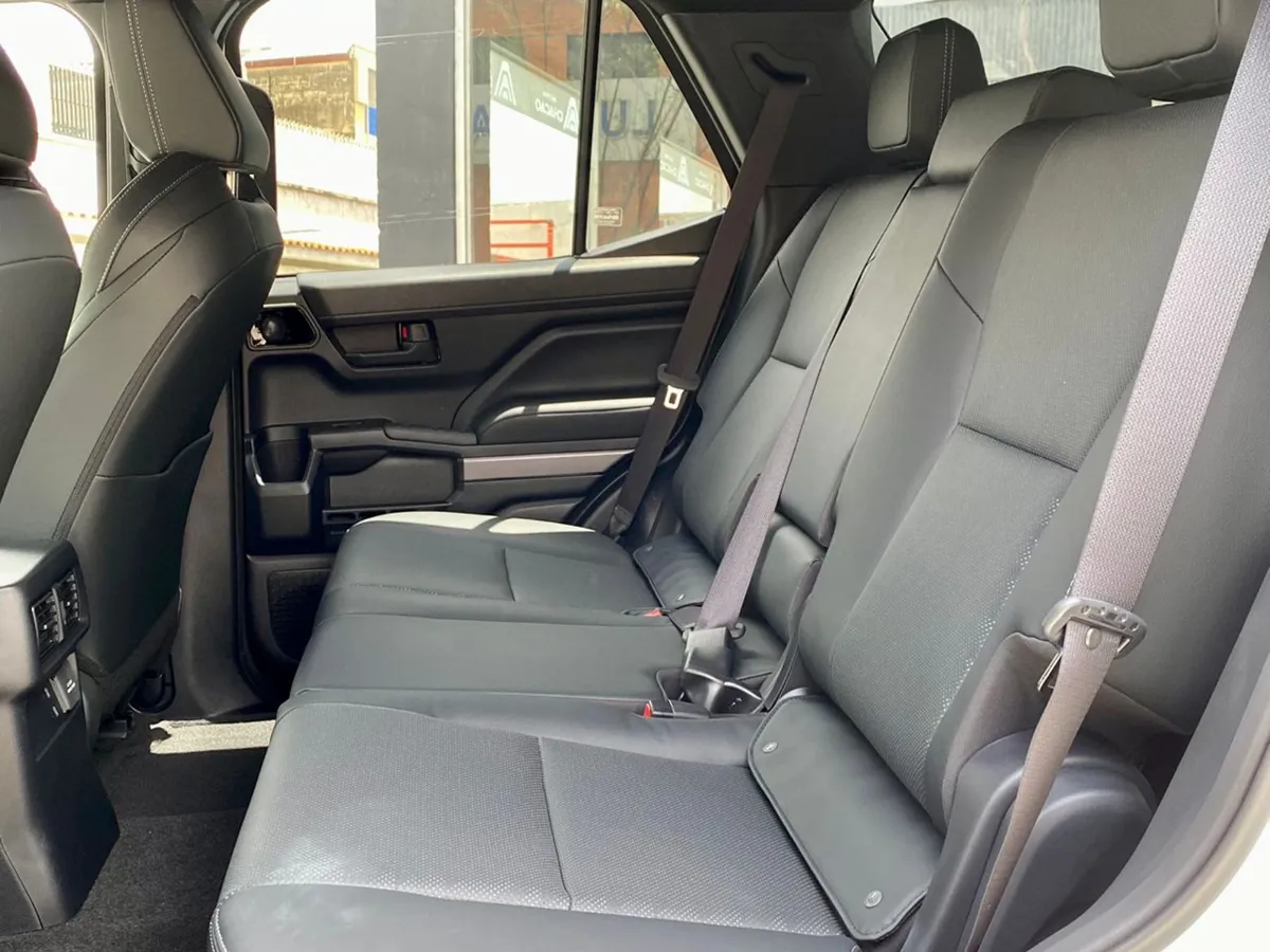 2025 Toyota 4Runner TRD Off Road suv blanco 7