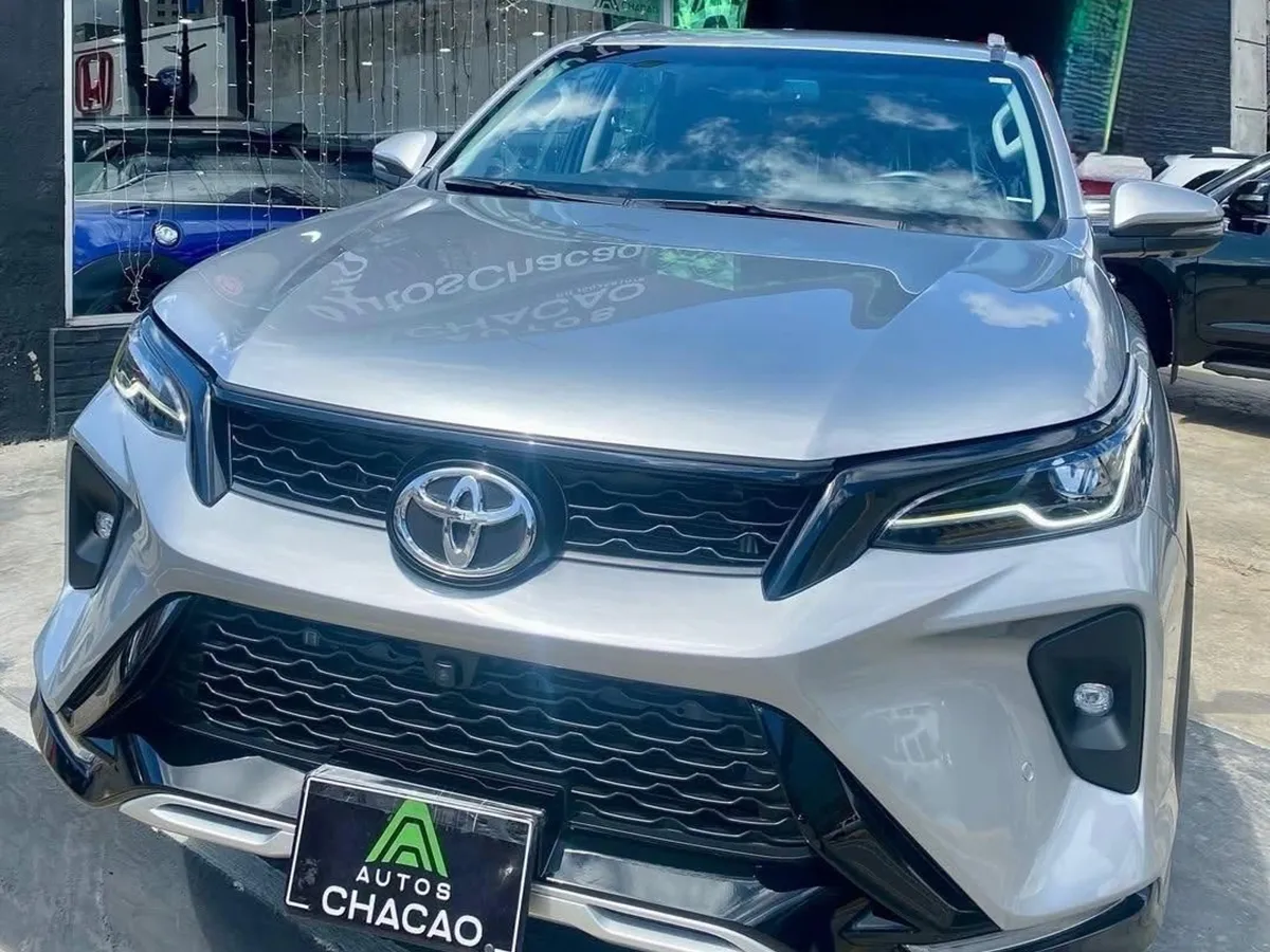 Toyota Fortuner SW4 SRX 2025 Plateado Caracas