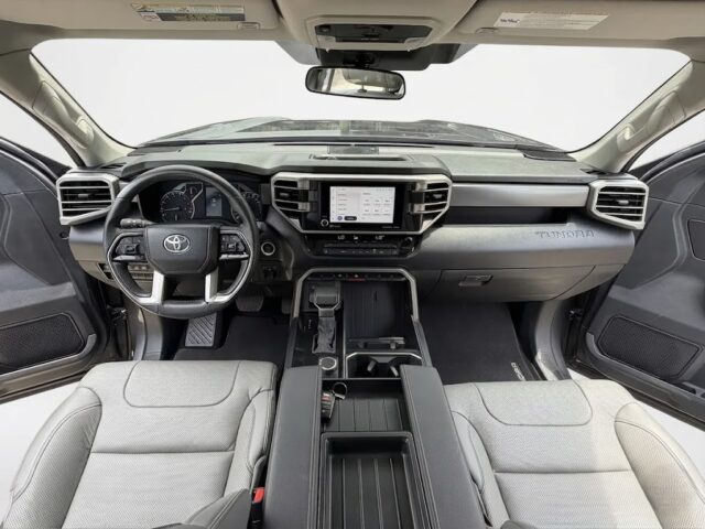 Toyota Tundra SR5 2024
