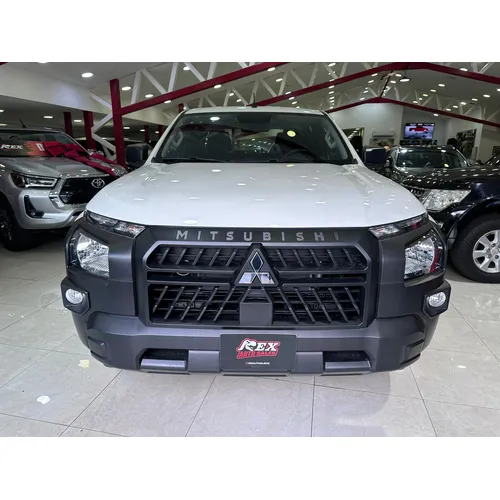 Mitsubishi L200 2025 Blanco Caracas
