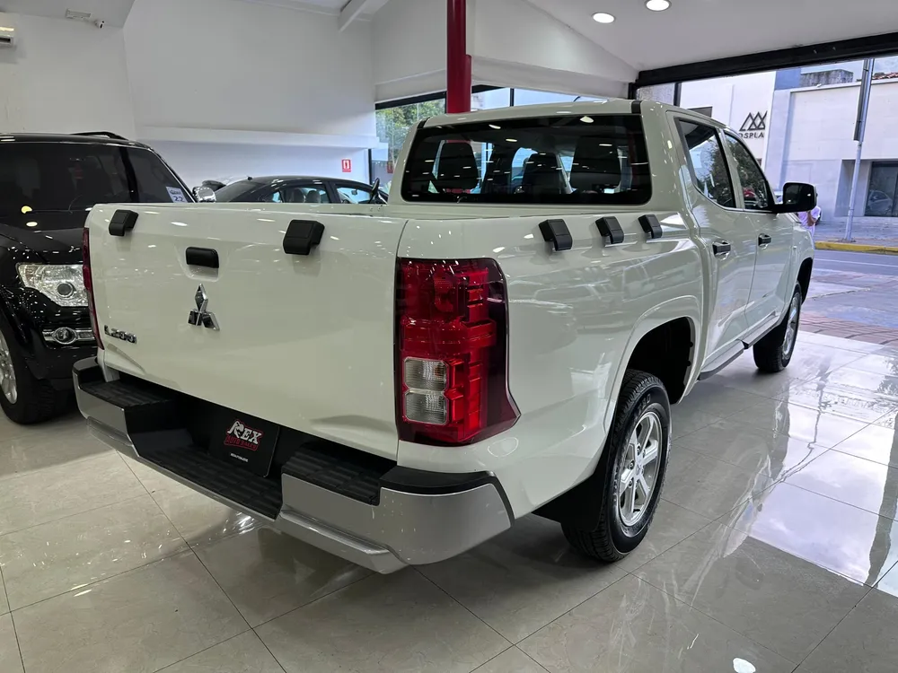 Mitsubishi L200 2025 Blanco Caracas