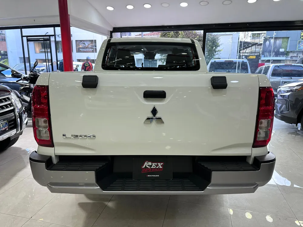 Mitsubishi L200 2025 Blanco Caracas