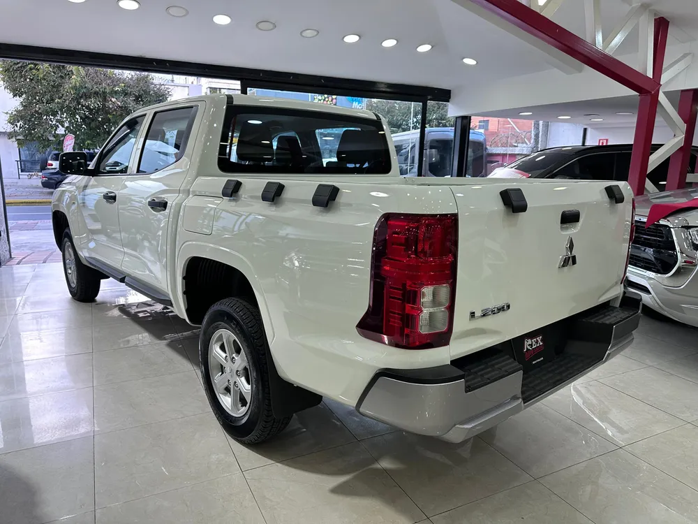 Mitsubishi L200 2025 Blanco Caracas