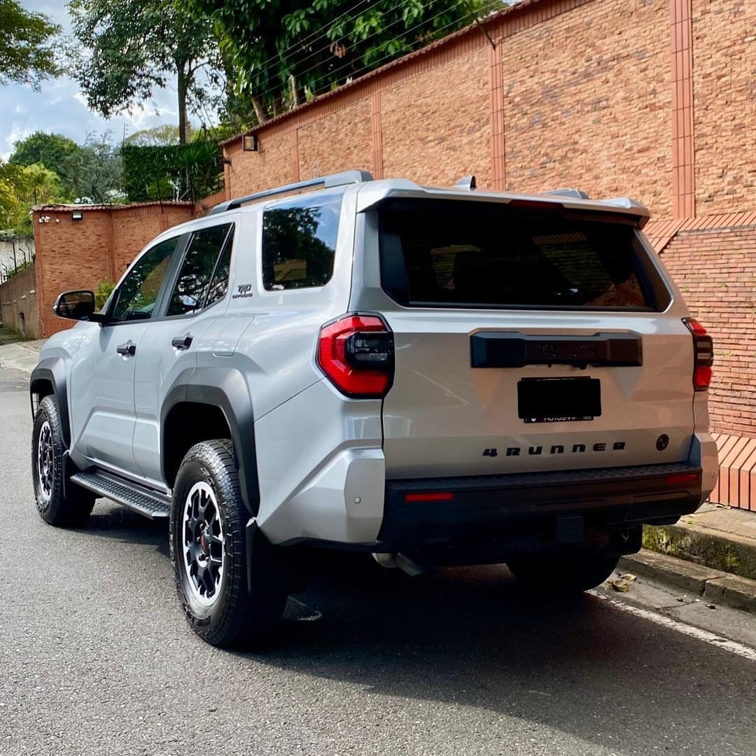 Toyota 4Runner TRD Off Road 2025 Plateado Caracas