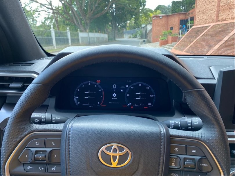 4Runner TRD Off Road 2025 plata suv8