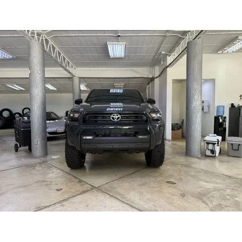 Toyota 4Runner SR5 2025 Gris Valencia