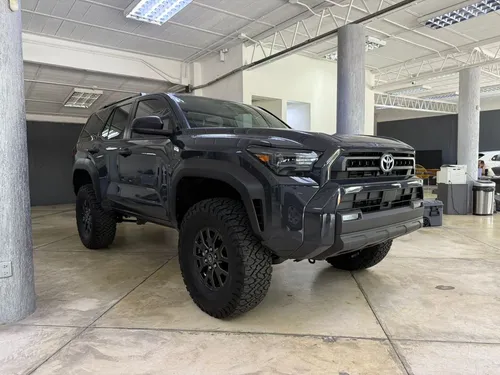 Toyota 4Runner SR5 2025 Gris Valencia