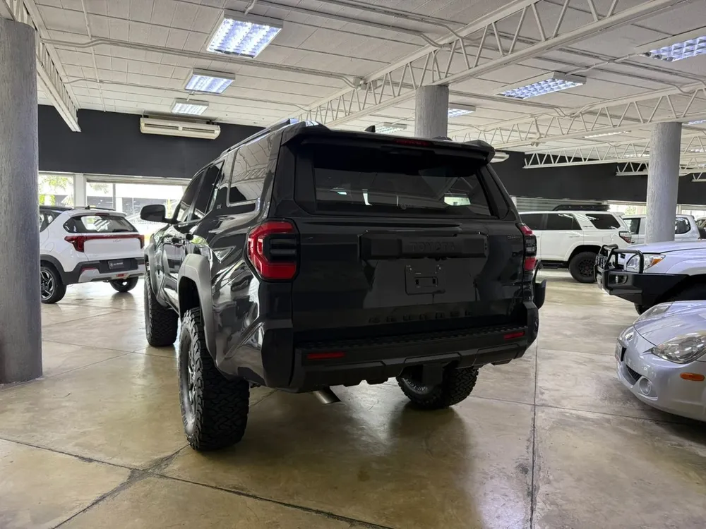 Toyota 4Runner SR5 2025 Gris Valencia