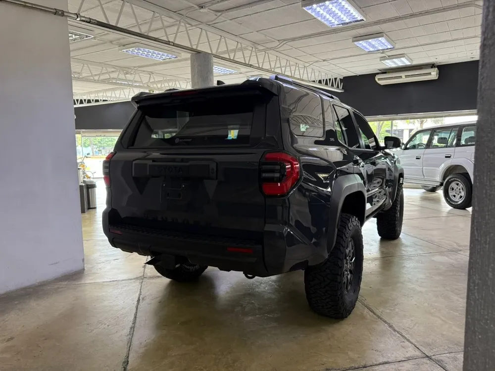 Toyota 4Runner SR5 2025 Gris Valencia