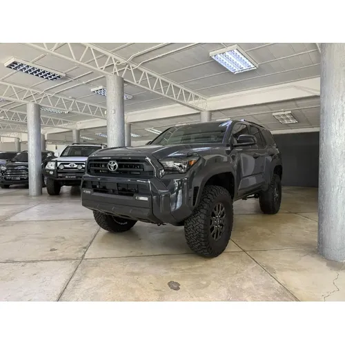 Toyota 4Runner SR5 2025 Gris Valencia