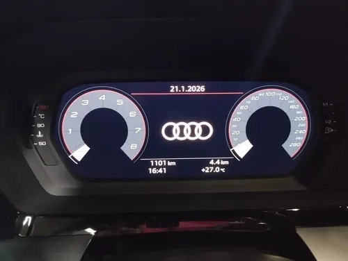 Audi A3 2024 Gris Caracas