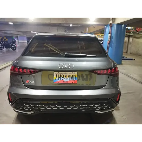 Audi A3 2024 Gris Caracas