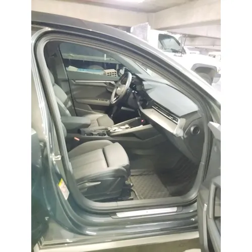 Audi A3 2024 Gris Caracas