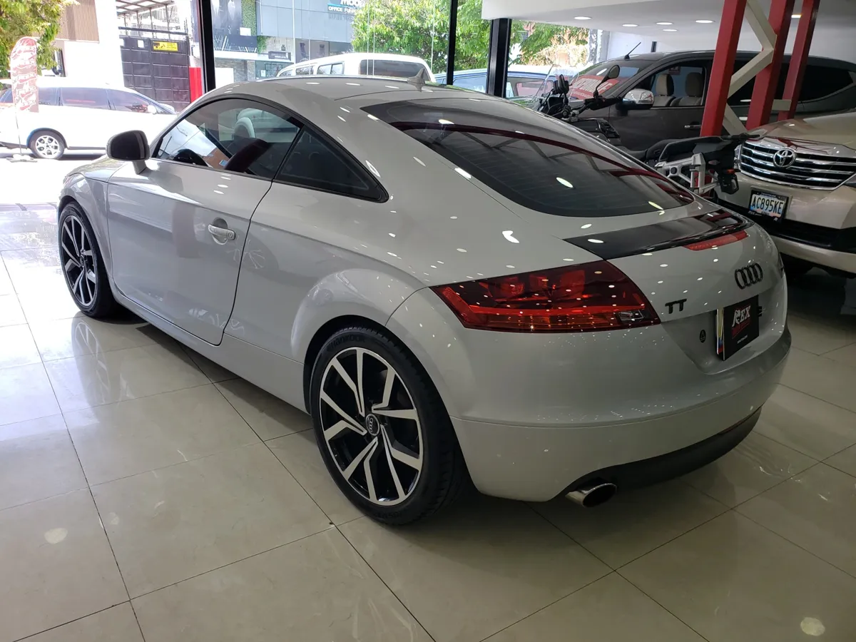 Audi TT Coupé 2008 Plateado
