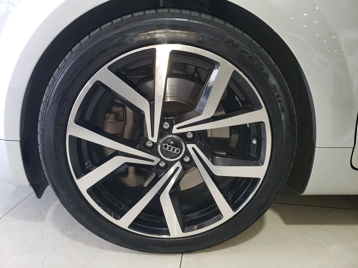 Audi TT Coupé 2008 Plateado