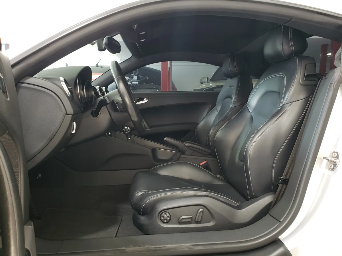 Audi TT Coupé 2008 Plateado