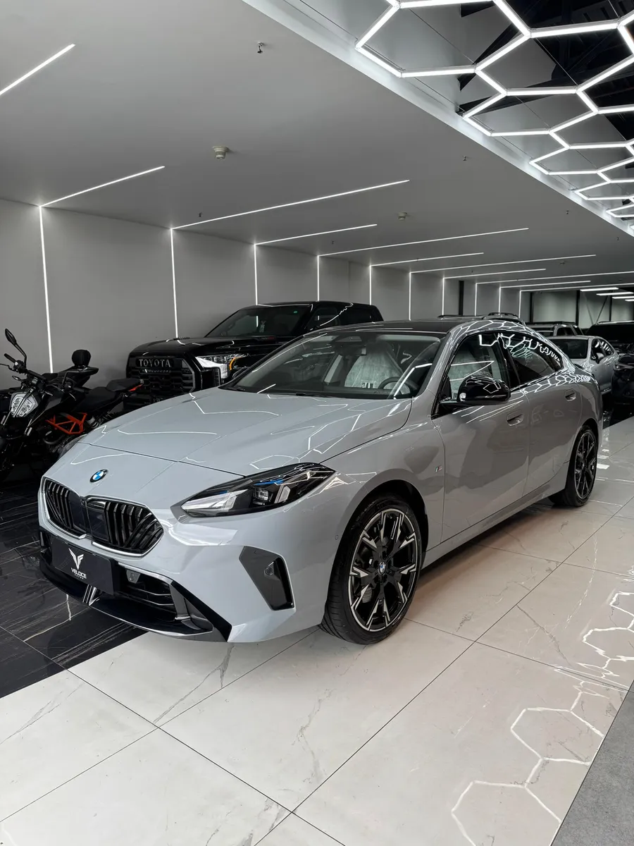 BMW 225L 2025 Gris Caracas