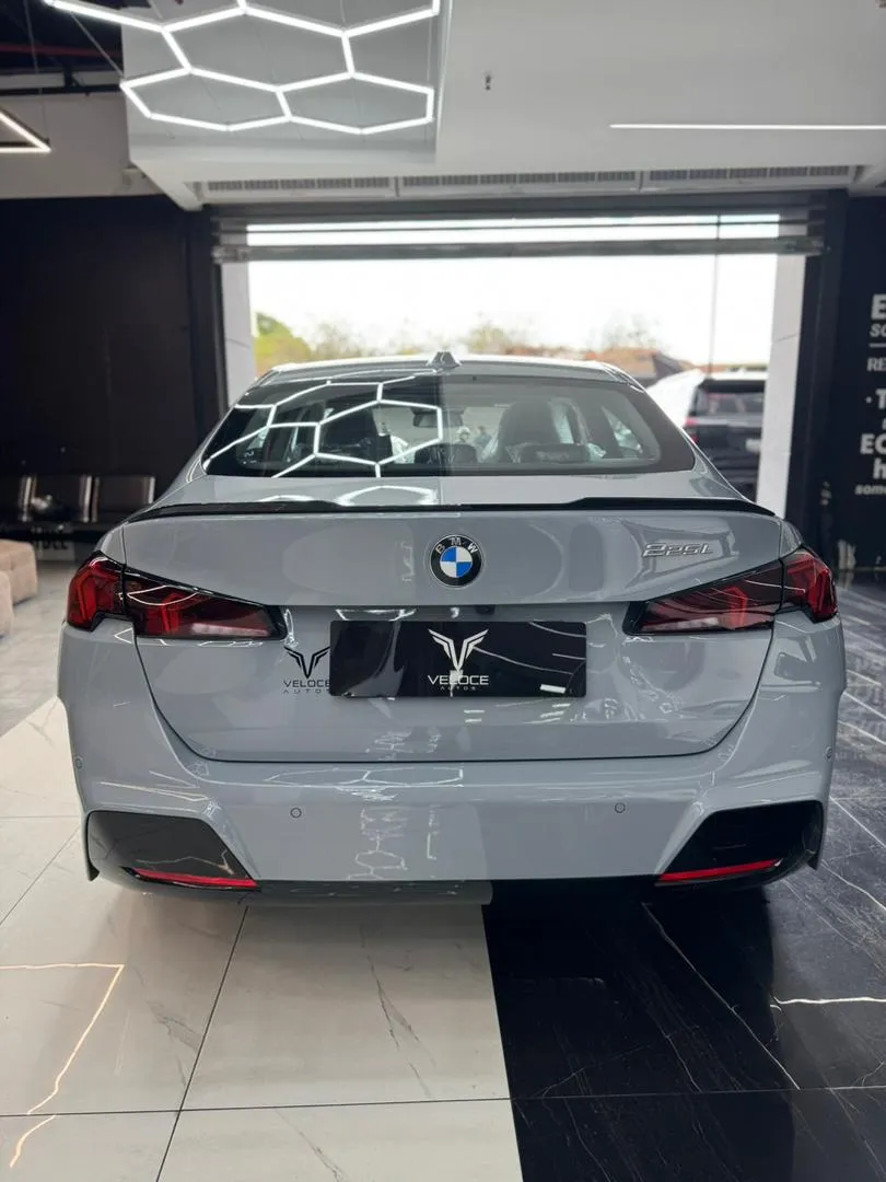 BMW 225L 2025 Gris Caracas