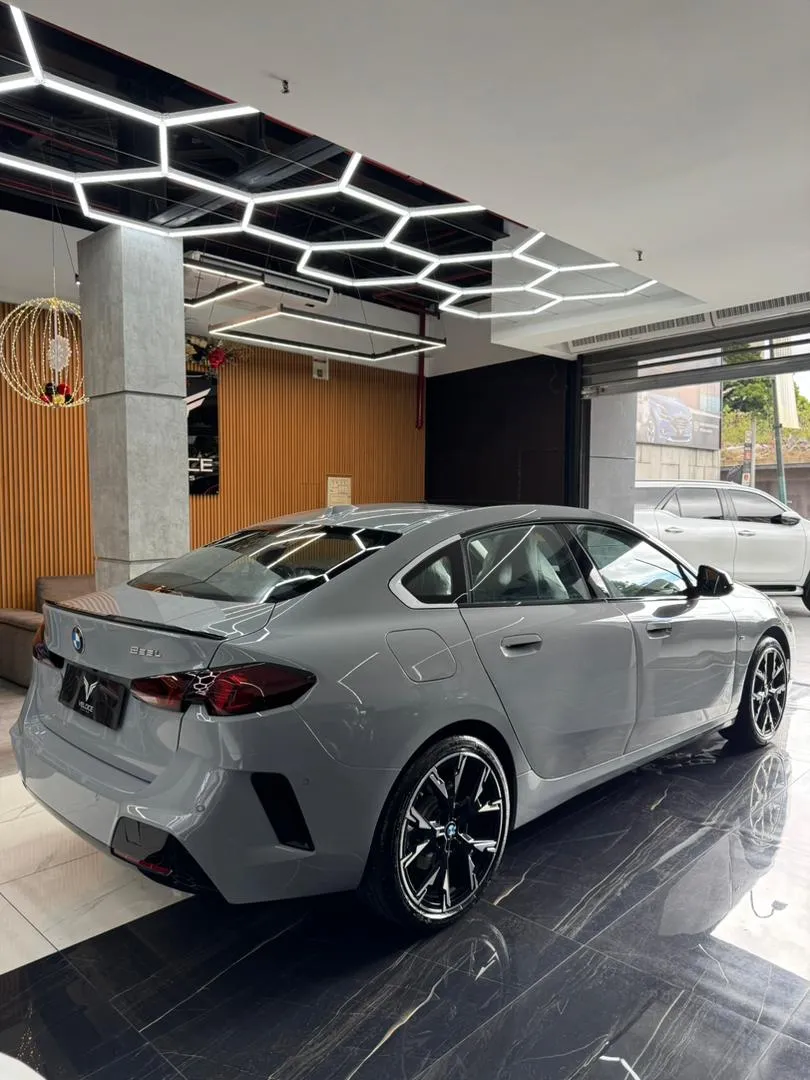 BMW 225L 2025 Gris Caracas