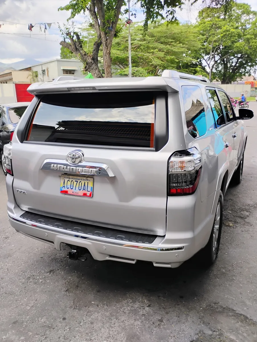 Toyota 4Runner 2024 Plateado Maracay