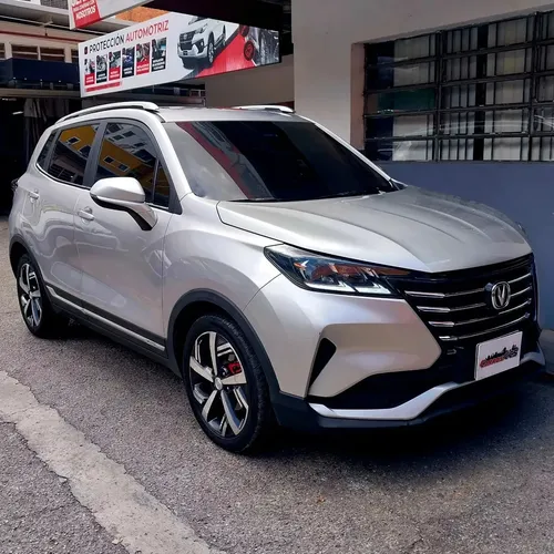 Changan CS 15 2023 Plateado Caracas