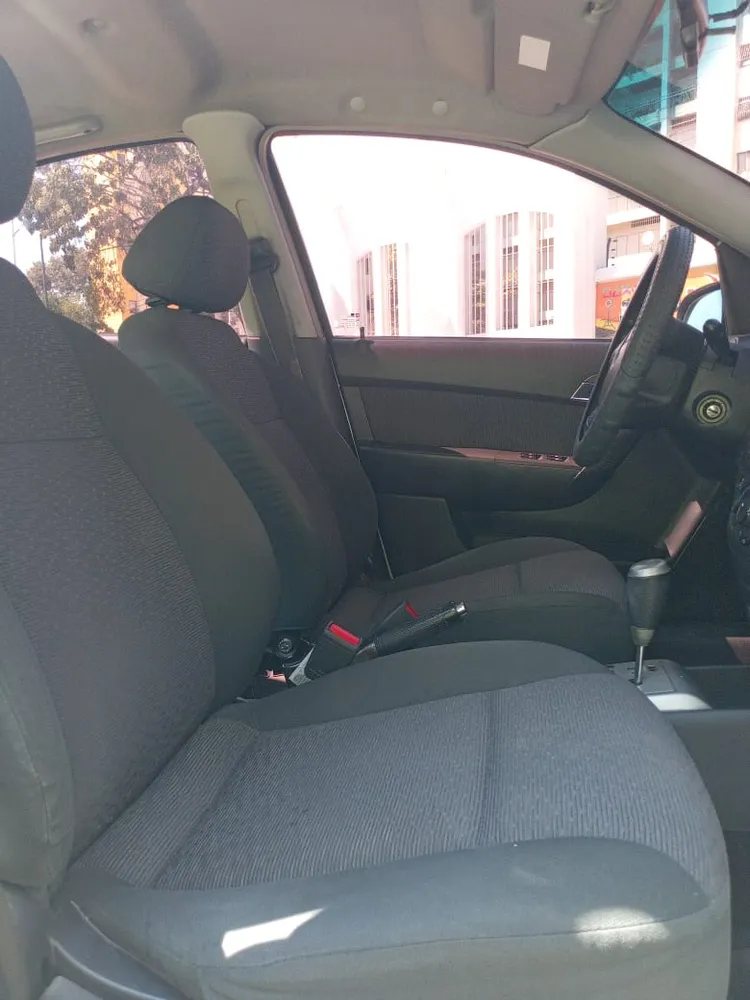 Chevrolet Aveo LT 2011 Plateado Maracay