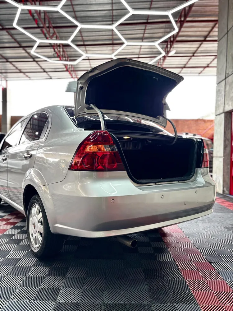 Chevrolet Aveo LT 2010 Plateado Caracas