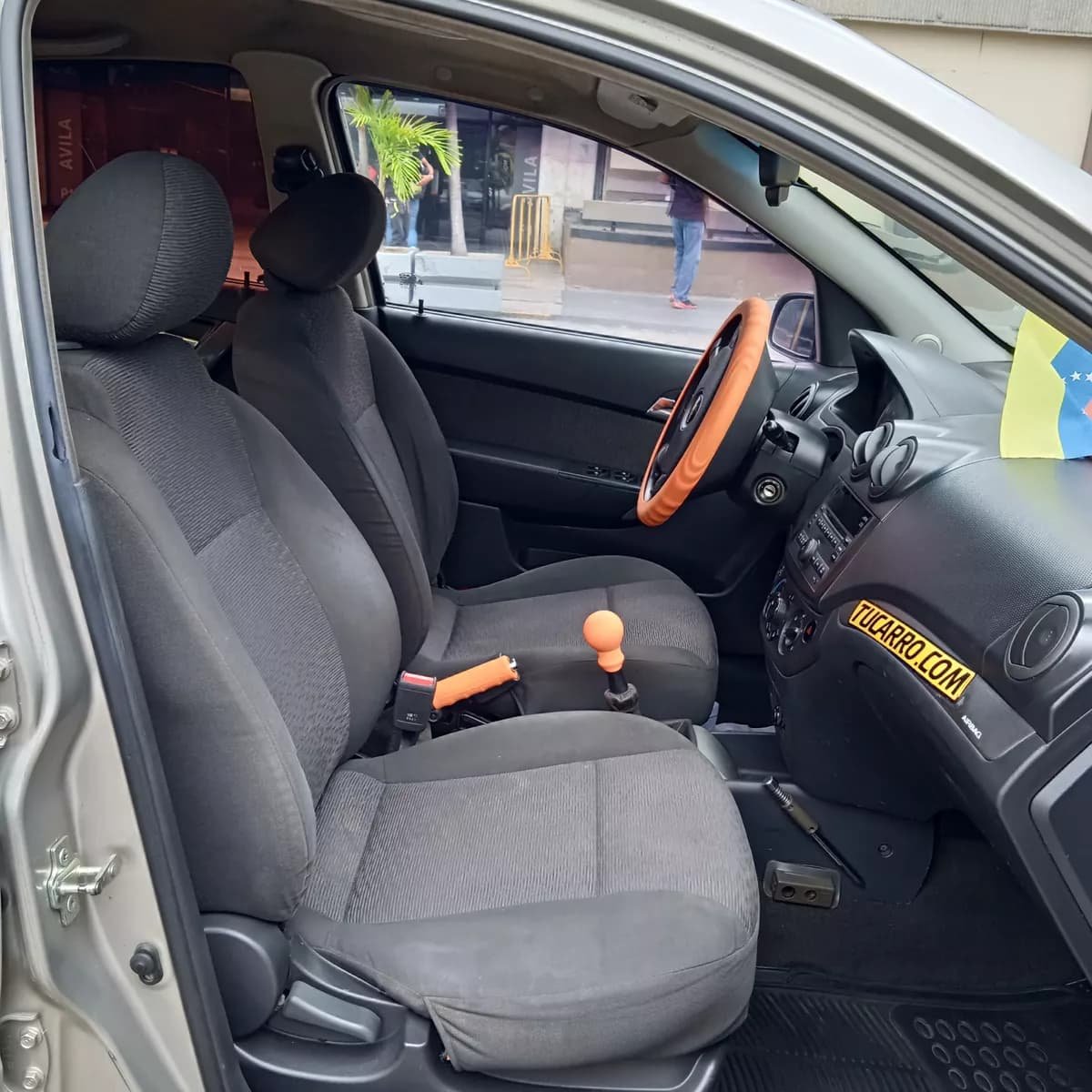 Chevrolet Aveo Lt Plateado Modelo 2011