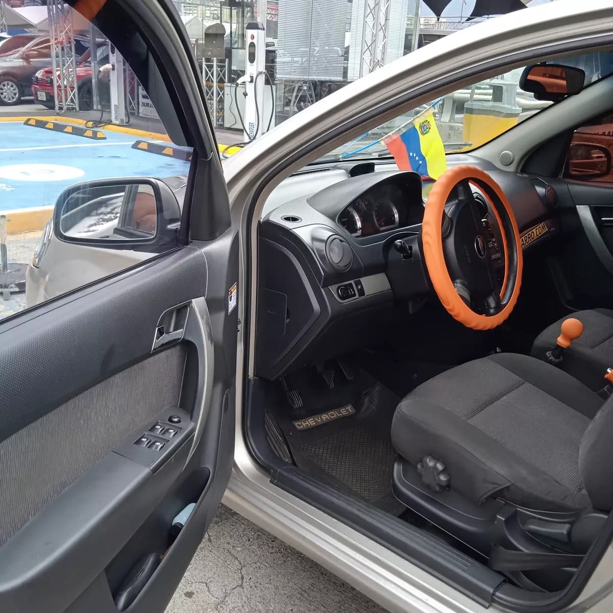 Chevrolet Aveo Lt Plateado Modelo 2011