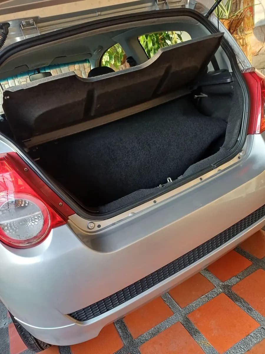 Chevrolet Aveo automático 2014 Plateado