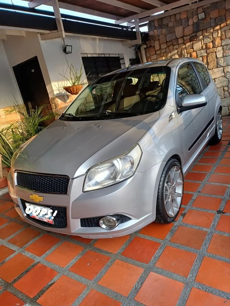 Chevrolet Aveo automático 2014 Plateado