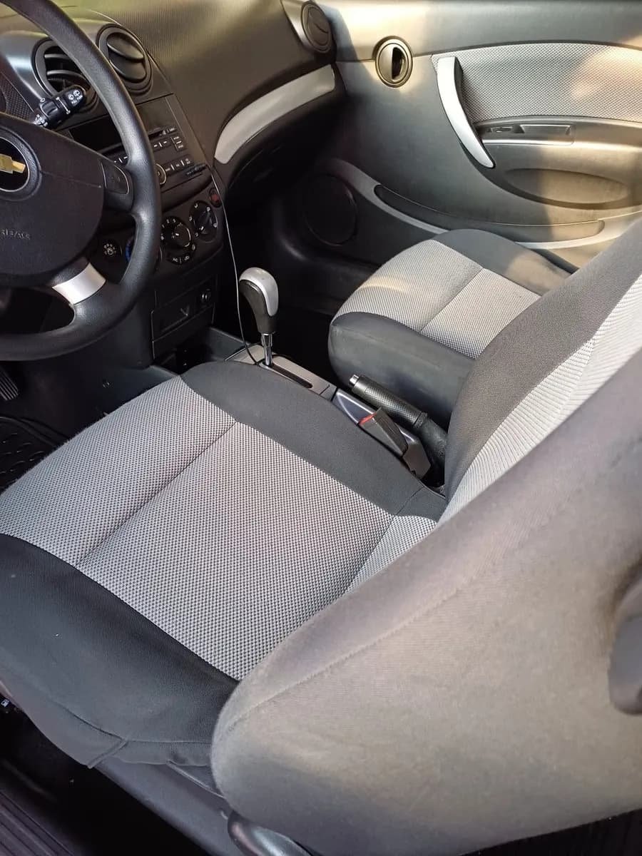 Chevrolet Aveo automático 2014 Plateado