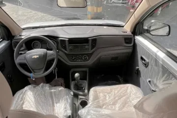 Chevrolet Panel Pasajero 2023 plata5