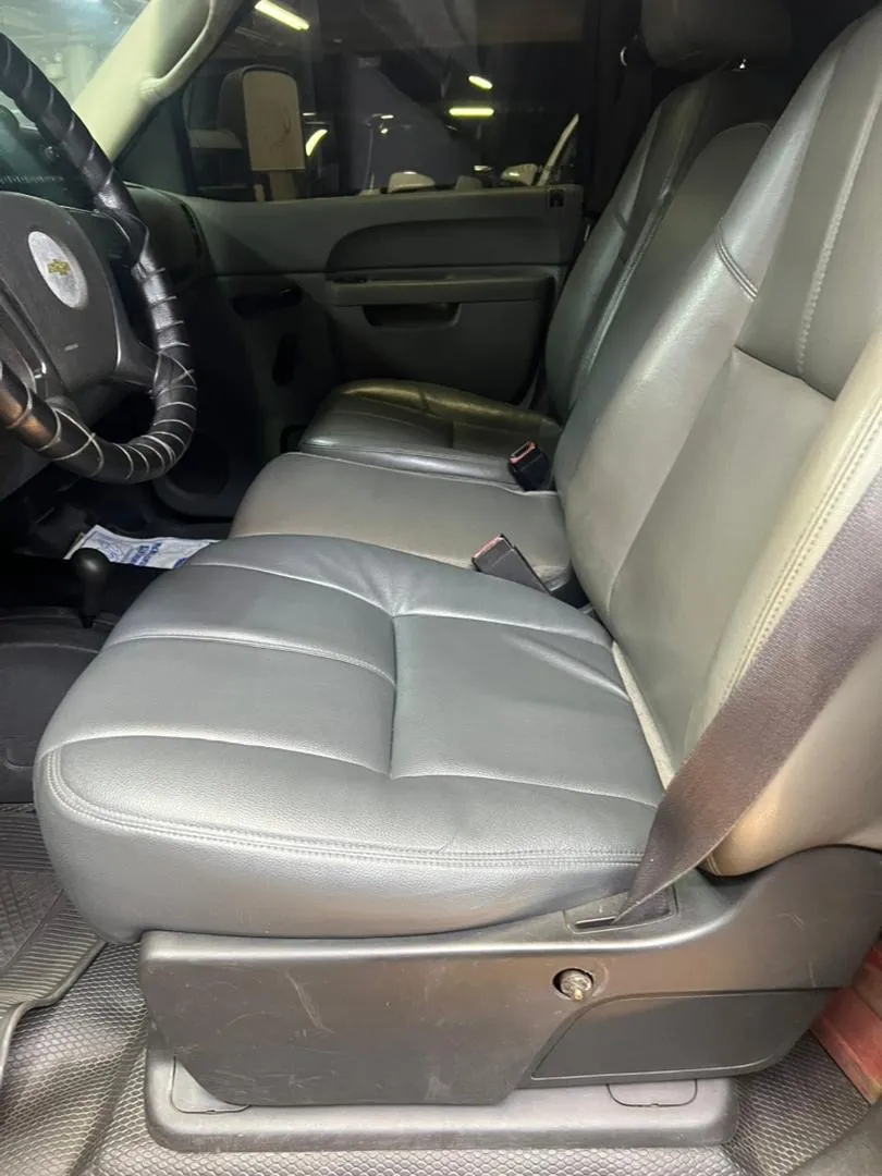 Chevrolet Rey Camión 3500hd 2011 PLATA7